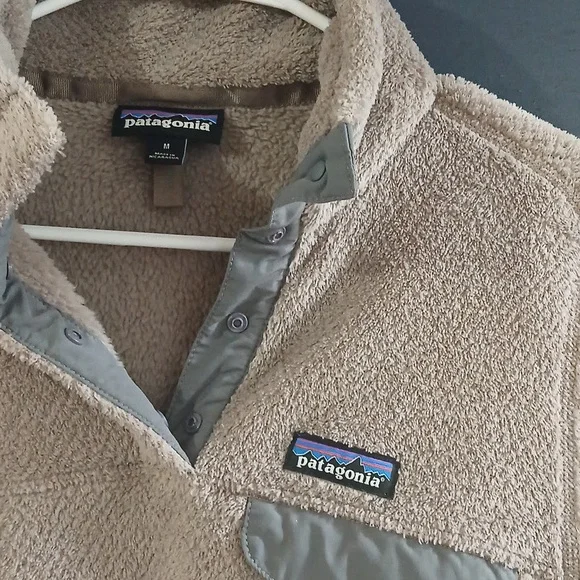 Patagonia Tan Fleece Jacket with Gray Pocket Size Med - Picture 2 of 5